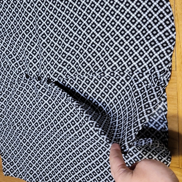 Zac & Rachel 2X black and white dressy lightweight tank - Picture 7 of 7